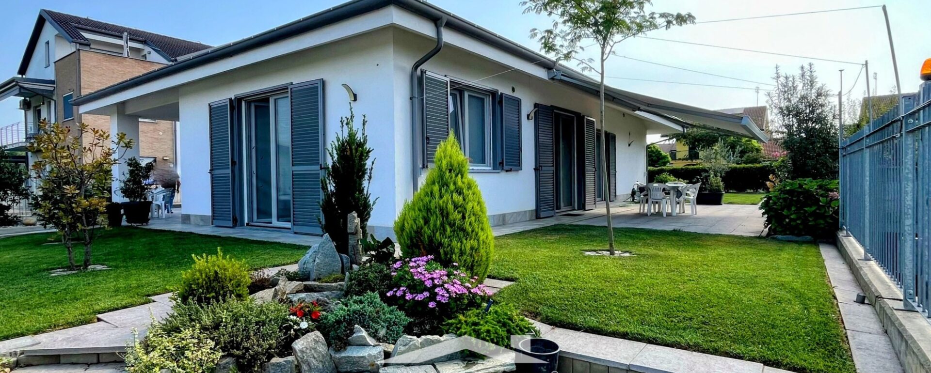 villa 2 con giardino