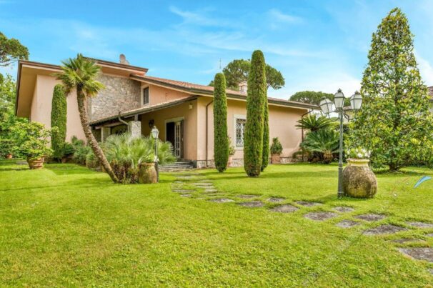 villa con giardino